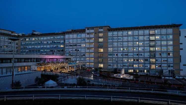 papa Francisko amelazwa Hospitalini Gemelli.