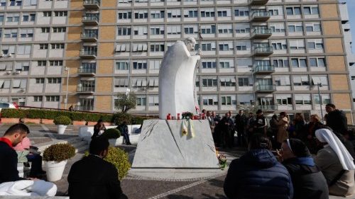 La Oficina de Prensa de la Santa Sede: “La noche ha transcurrido bien”