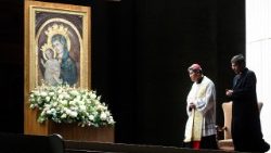 Tagle bíboros vezette az imádságot 