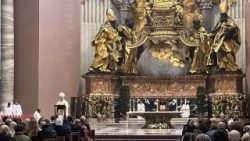 திருப்பலியின்போது ஆயர் CLAUDIO GIULIODORI