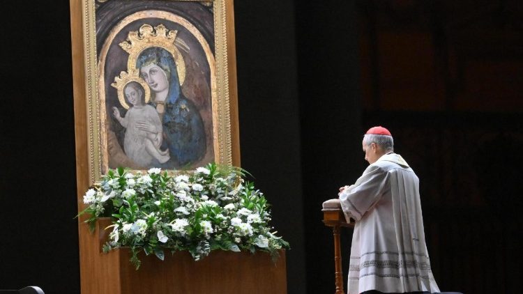 திருத்தந்தைக்காக செபமாலை செபித்தல்