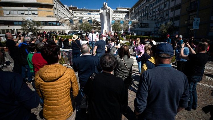 ብዛዕባ ጥዕና ር.ሊ.ጳ. ፍራንቸስኮ መግለጺ ናይ ቅድስቲ መንበር ዜናን ፍክሊ ማሕተምን ቤት ጽሕፈት