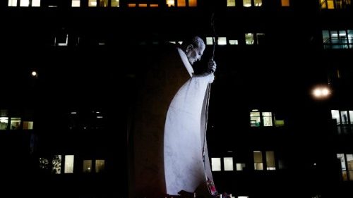 Pope has another good night at the hospital, continues treatment