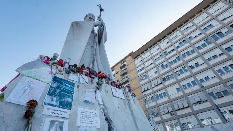 Университетската болница "Агостино Джемели"