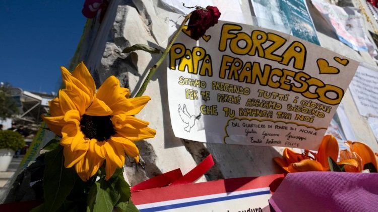 Sporočila bližine in podpore za svetega očeta