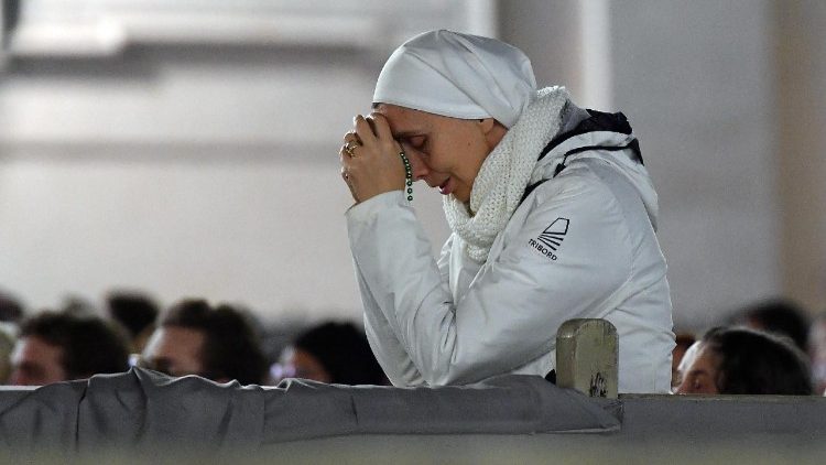 A pápa megköszönte az érte mondott sok imádságot  