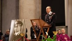 Salvo D'Acquisto olasz csendőrtiszt tiszteletére szentmise a Falakon kívüli Szent Pál bazilikában