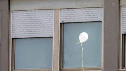 Ballong utanför fönster på Gemelli sjukhuset