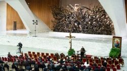In the Paul VI Hall, Father Roberto Pasolini delivers the Second Meditation for Lent 2025 to members of the Roman Curia.
