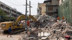 Operaciones de rescate en Myanmar