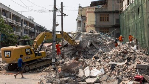 Preocupación del Papa por las poblaciones afectadas por la guerra y el terremoto