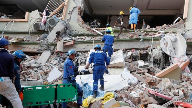 शक्तिशाली भूकंप के बाद म्यांमार में बचाव अभियान जारी