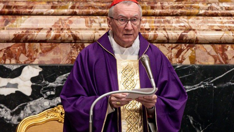 വത്തിക്കാൻ സംസ്ഥാന കാര്യദർശിക കർദ്ദിനാൾ പിയെത്രൊ പരോളിൻ, വത്തിക്കാനിൽ, വിശുദ്ധ പത്രോസിൻറെ ബസിലിക്കയിൽ അർപ്പിച്ച ദിവ്യബലി മദ്ധ്യേ സുവിശേഷപ്രഭാഷണം നടത്തുന്നു