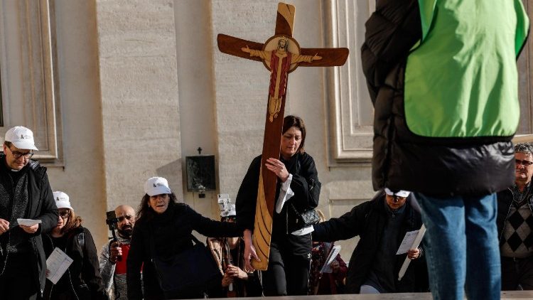 संत पेत्रुस महागिरजाघर के पवित्र द्वार की तीर्थयात्रा 