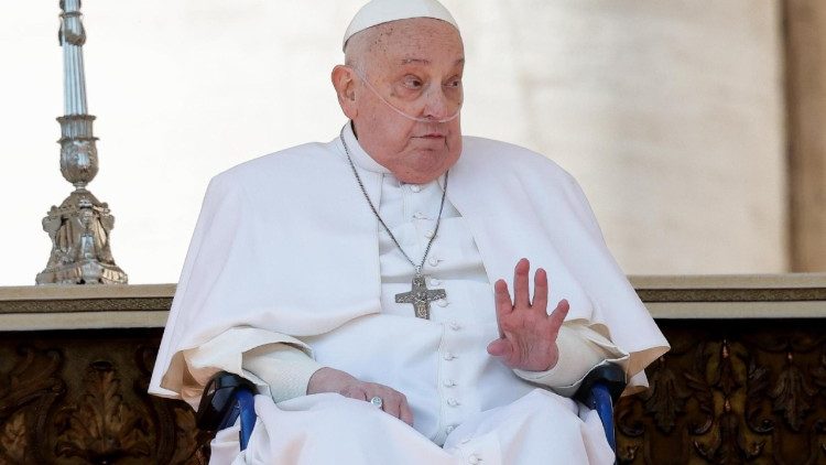 Папа Францішак падчас набажэнства на Плошчы Святога Пятра ў Ватыкане, прысвечанага Юбілею хворых