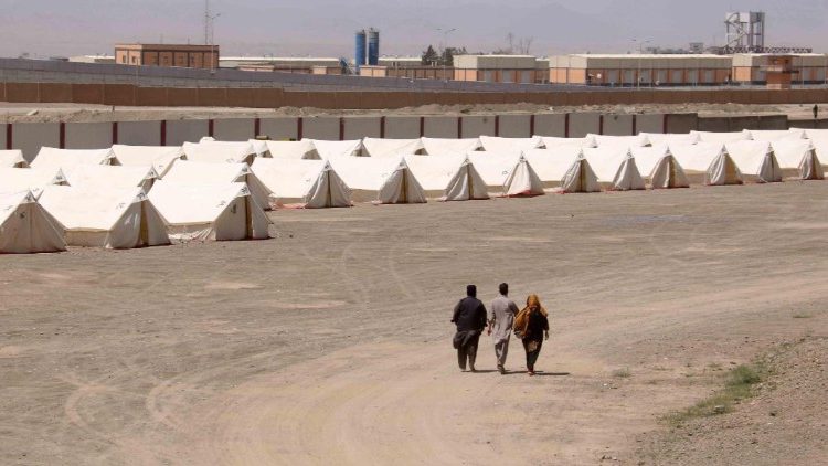 Afghan refugees in Pakistan due to be deported back to Afghanistan