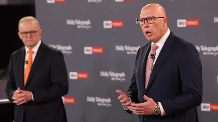 Le Premier ministre australien Anthony Albanese et le chef de l'opposition Peter Dutton lors de leur premier débat public, le 7 avril, en vue des élections fédérales de 2025.