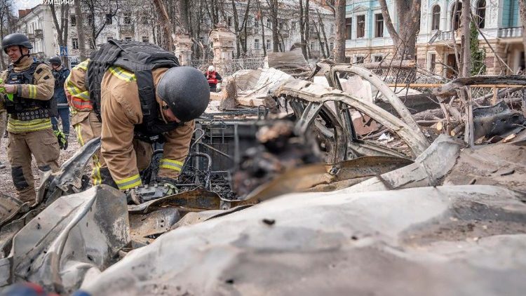 Russian rocket strike kills dozens, injures many in downtown Sumy
