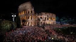 உரோமை கொலோசியத்தில் கடந்த ஆண்டு நிகழ்ந்த புனித வெள்ளி சிலுவைப் பாதை