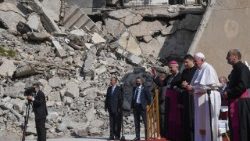 Der verstorbene Papst 2021 bei einem Besuch in Mossul im Irak