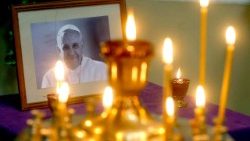 இரஷ்யா புனித பீட்டர்ஸ்பர்க் பசிலிக்காவில் திருத்தந்தைக்கு அஞ்சலி