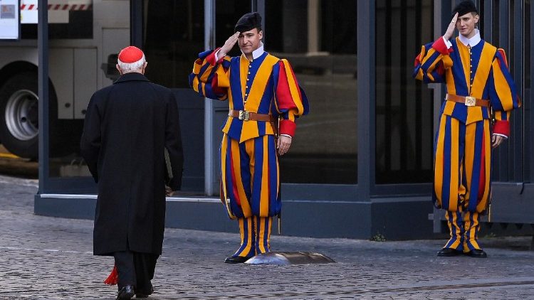 Arrivano in Vaticano i cardinali per la prima congregazione