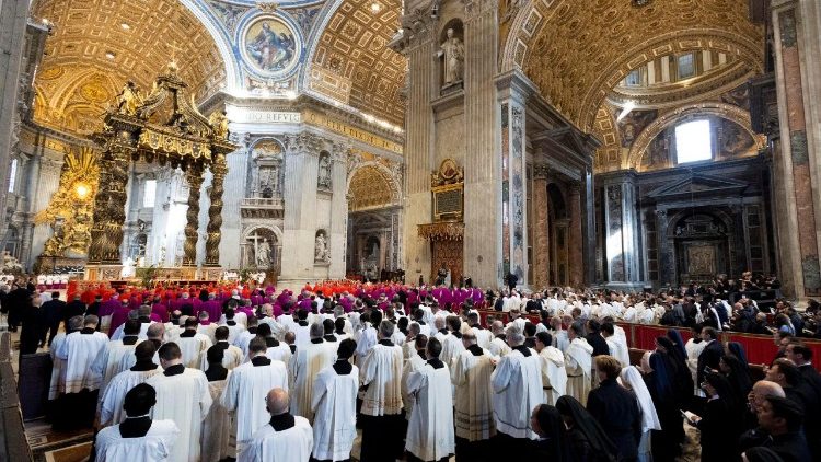 Umati wa watu wa Mungu unaendelea kutoa heshima kwa Papa Francisko.
