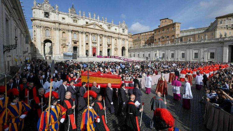 Utoljára "körüljár" a Szent Péter téren 