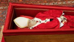 இறைபதமடைந்த திருத்தந்தை பிரான்சிஸ் 