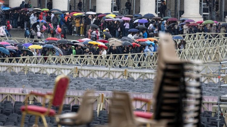 Vorbereitungen auf Requiem und Beerdigung von Papst Franziskus