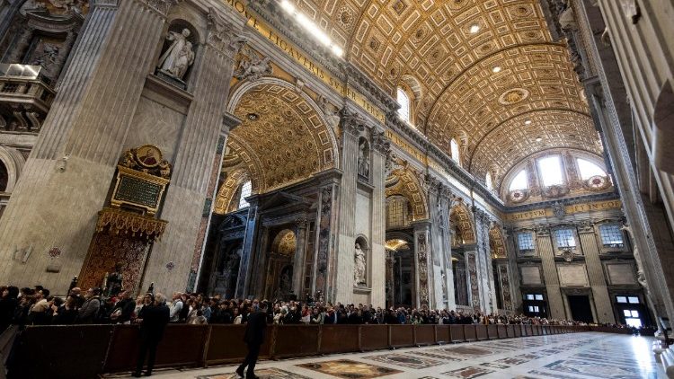48MILA PERSONE HANNO RESO OMAGGIO AL PAPA A SAN PIETRO