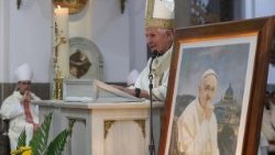 El arzobispo de Guatemala, monseñor Gonzalo de Villa y Vázquez preside la misa en honor al Papa Francisco.