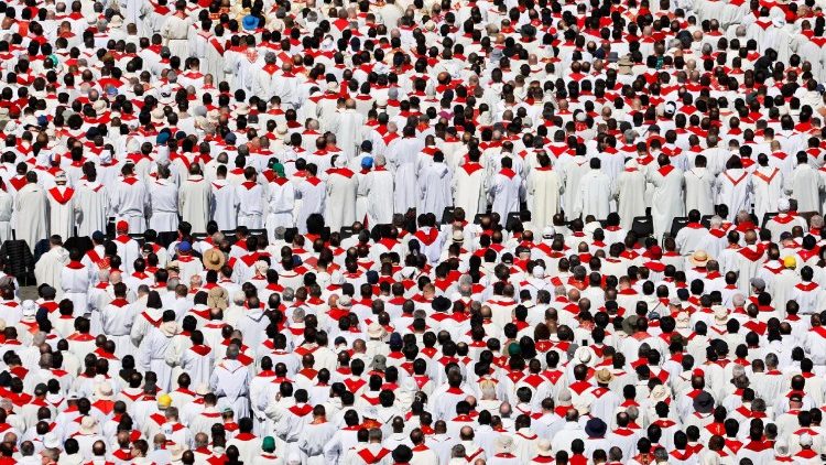 Watu wa Mungu walifurika kwenye mazishi ya Papa Francisko