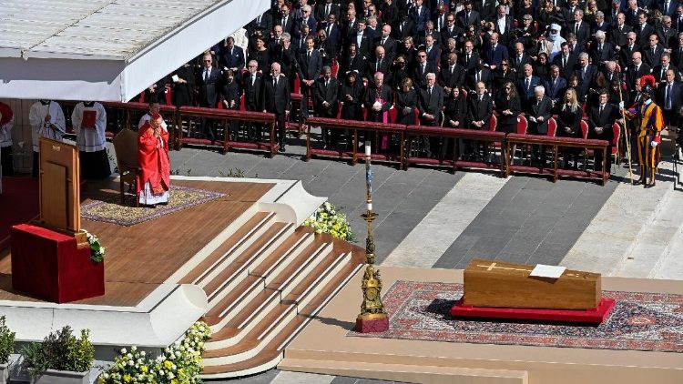 संत पापा फ्राँसिस की अंतिम बिदाई का ख्रीस्तयाग