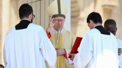 Papa: Parolin celebra a Piazza S.Pietro seconda messa 'novendiali'