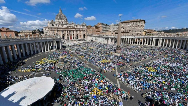 Sz&iacute;nes tarkas&aacute;g mindenfel&eacute;  