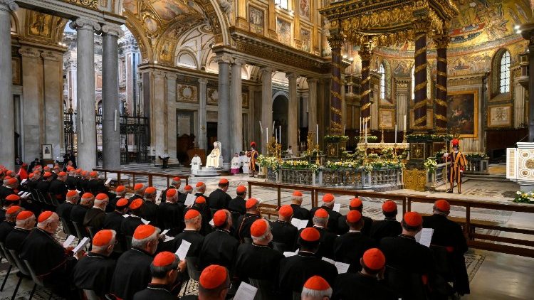 C&aacute;c Hồng y nguyện Kinh Chiều