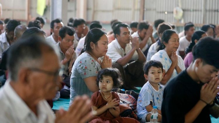 செபிக்கும் மியான்மார் மக்கள் 