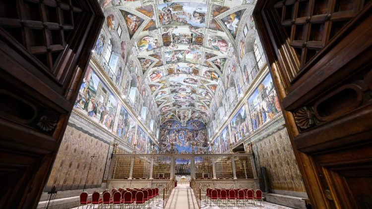 A Sixtus-kápolna ajtaja bezárul