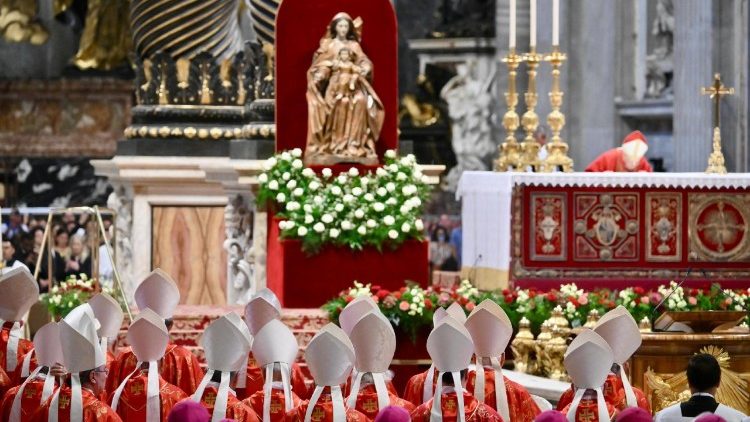 A Szűzanya segítségét kérték az új pápa megválasztásához  