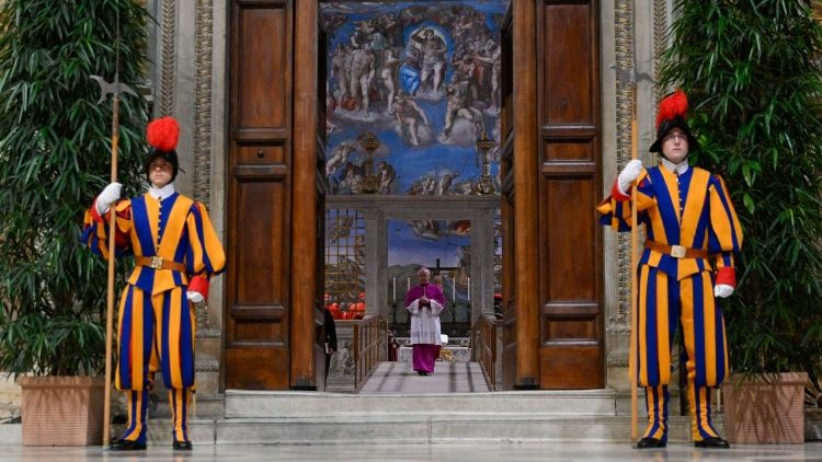 സിസ്റ്റൈൻ ചാപ്പലിന്റെ വാതിലുകൾ അടയുന്നതിന് മുൻപ്