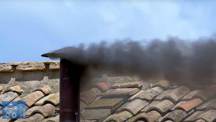 कॉन्क्लेव का दूसरा दिन चिमनी से काला धुआँ