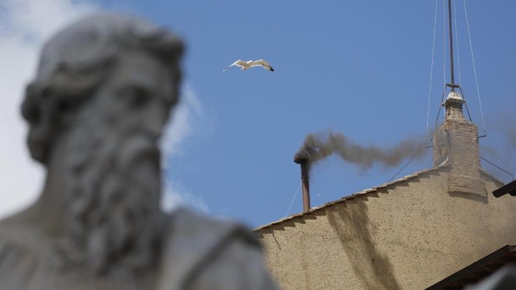 Conclave, fumata nera