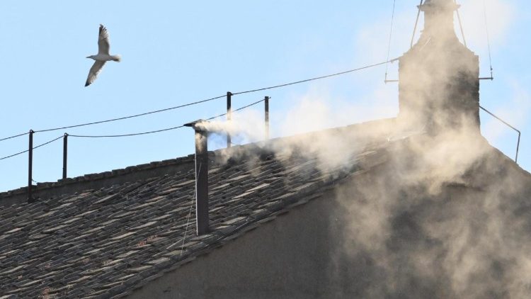 +++ Fumata bianca, eletto il Papa +++