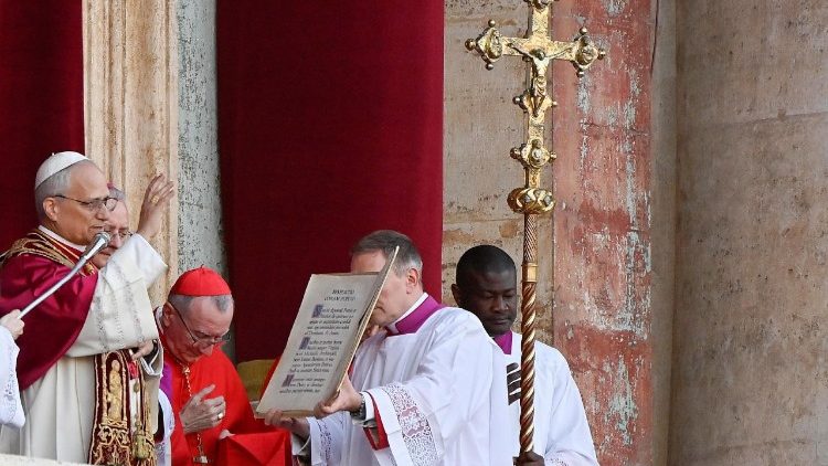 புதிய திருத்தந்தையின் முதல் ஊர்பி எத் ஓர்பி செய்தி