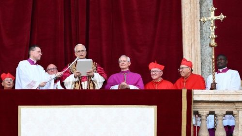 Бруни: первые слова Папы – мир, диалог и забота о человеке