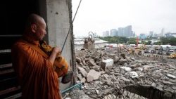 Buddhistischer Mönche nach Erdbeben