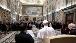 Leó pápa a Centesimus Annus Pro Pontifice alapítvány tagjaival 