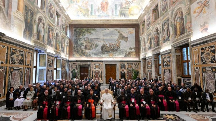 திருப்பீட மறைப்பணிச் சங்களின் பன்னாட்டு உறுப்பினர்களுடன் திருத்தந்தை 14-ஆம் லியோ