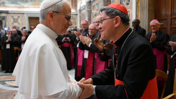 Le&oacute; p&aacute;pa Tagle b&iacute;borossal